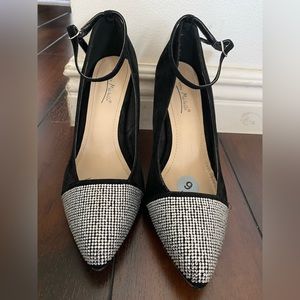 Beautiful Anne Michelle pumps used only once for an event